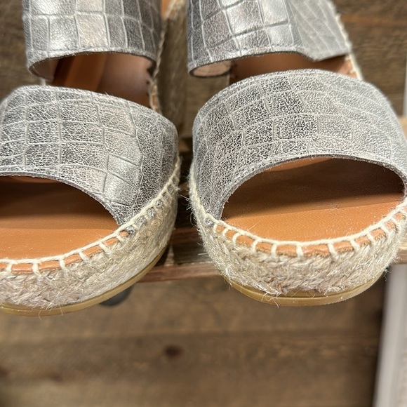 Andre Assous Women's Reese Leather Espadrille Wedge Sandal - Size 8 - Picture 5 of 7